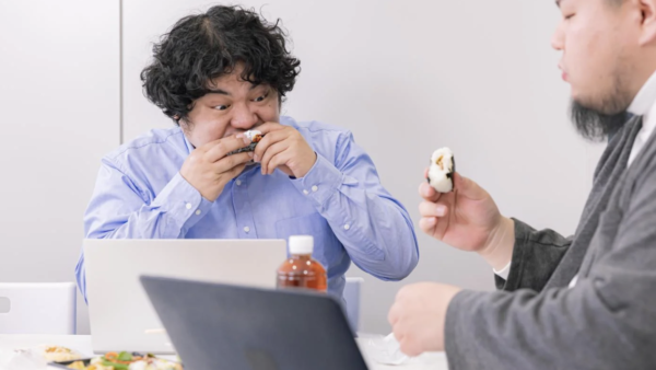 <strong>【仕事終わりに食欲が止まらない本当の理由】</strong>